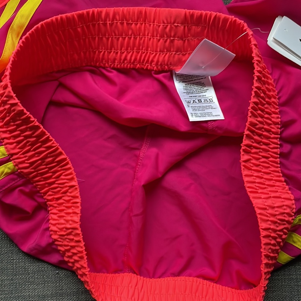 NWT Adidas curve shorts, size medium, blast pink / red zest - Picture 6 of 9
